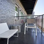 Frontdesk Chic Open Wrigleyville Studio Apt