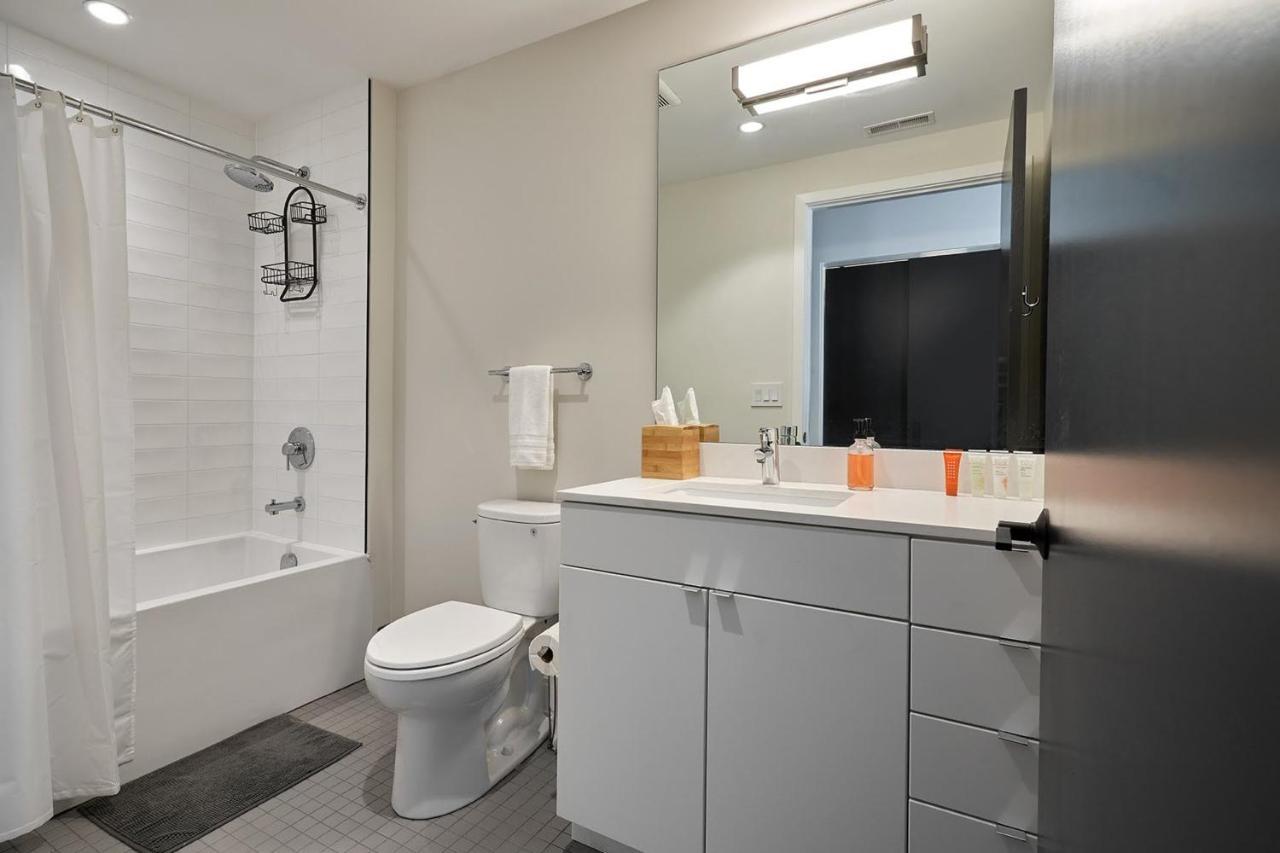 Frontdesk Chic Open Wrigleyville Studio Apt *
