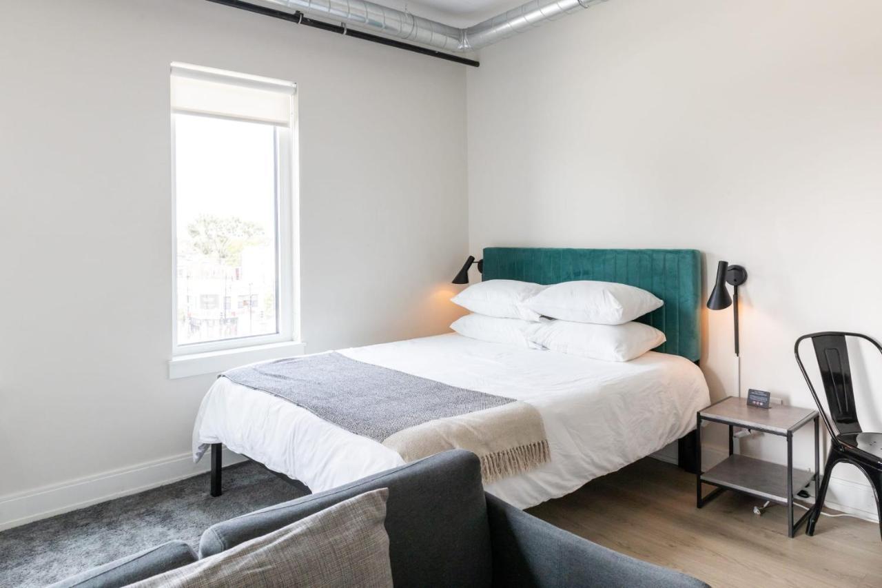 Frontdesk Chic Open Wrigleyville Studio Apt Apartment Chicago