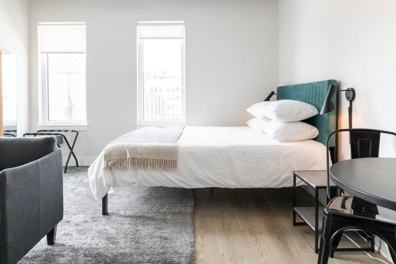 Apartment Frontdesk Chic Open Wrigleyville Studio Apt Chicago