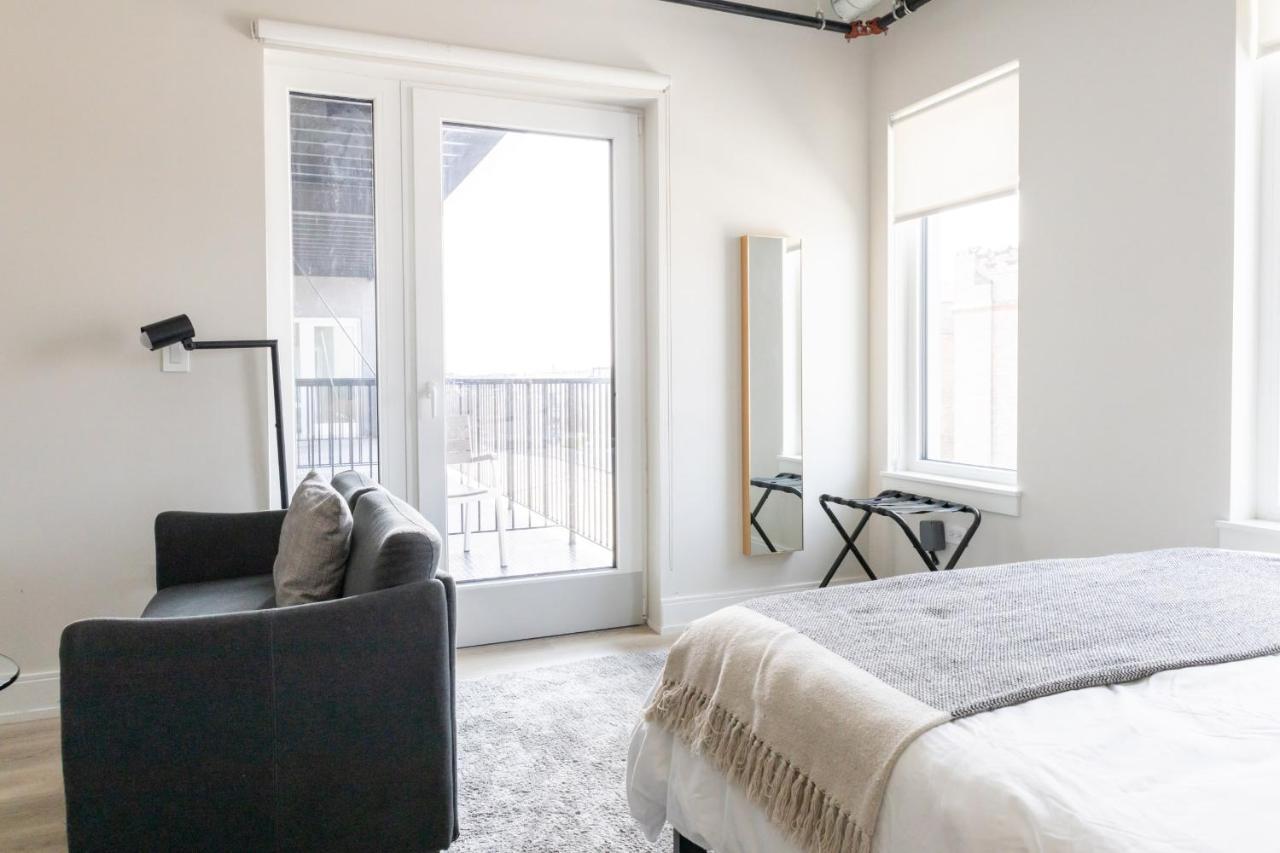 Apartment Frontdesk Chic Open Wrigleyville Studio Apt *